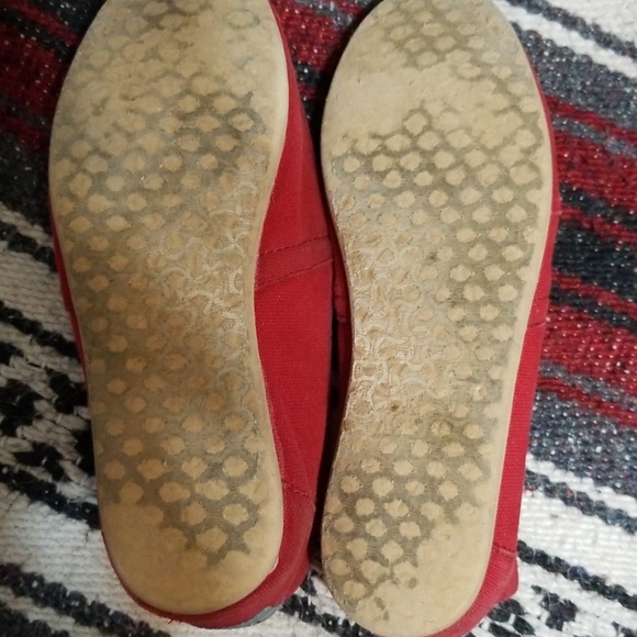 Tom's Red Shoes 7 - Picture 4 of 4